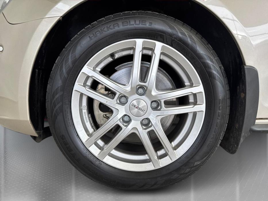 VOLKSWAGEN Golf 2012