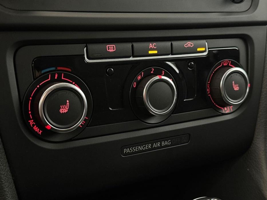 VOLKSWAGEN Golf 2012