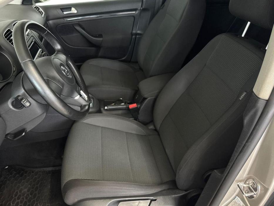 VOLKSWAGEN Golf 2012