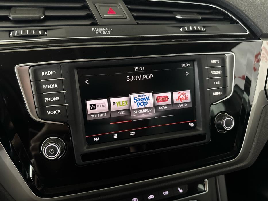 VOLKSWAGEN Touran 2016