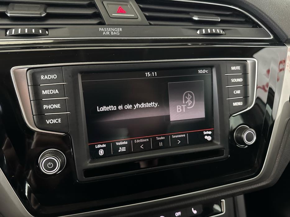 VOLKSWAGEN Touran 2016