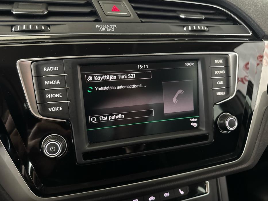 VOLKSWAGEN Touran 2016