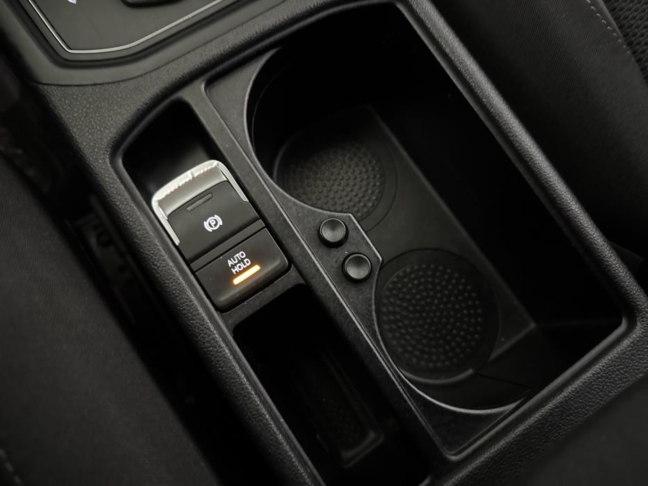 VOLKSWAGEN Touran 2016