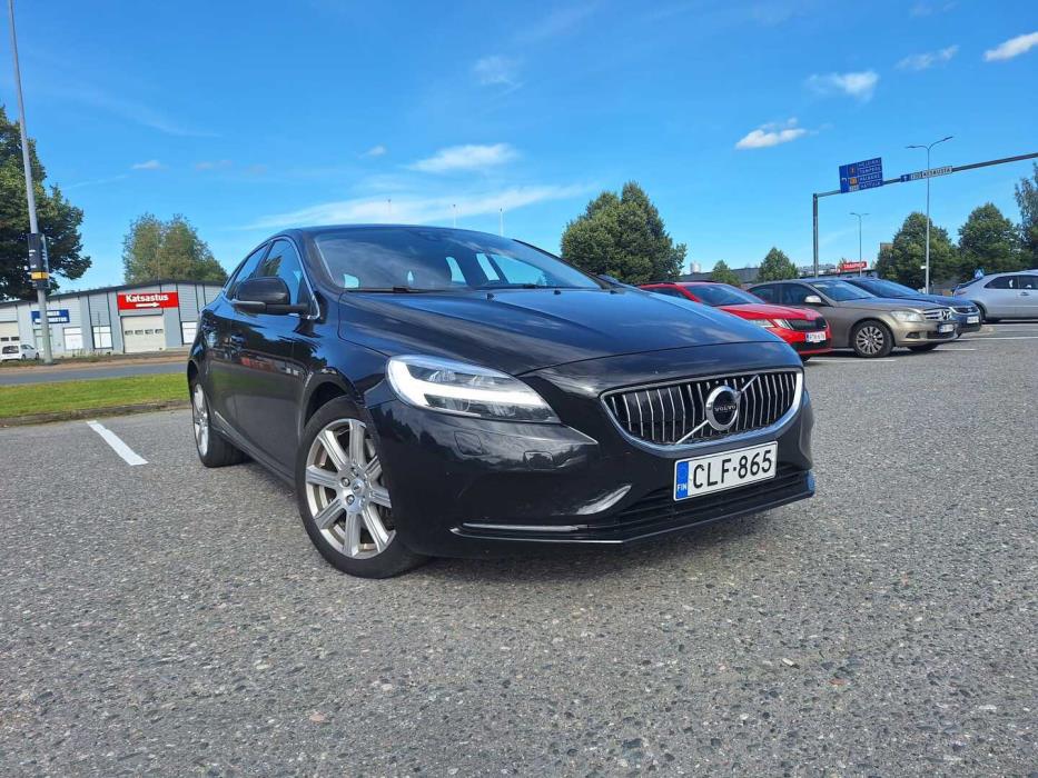 VOLVO V40 2017