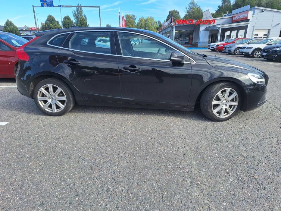 VOLVO V40 2017