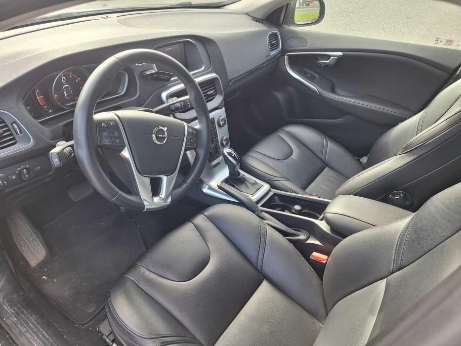 VOLVO V40 2017
