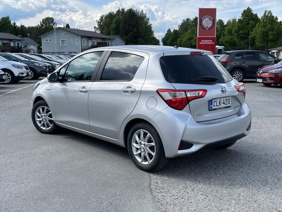 TOYOTA Yaris 2018