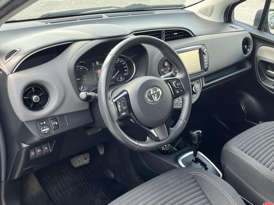 TOYOTA Yaris 2018
