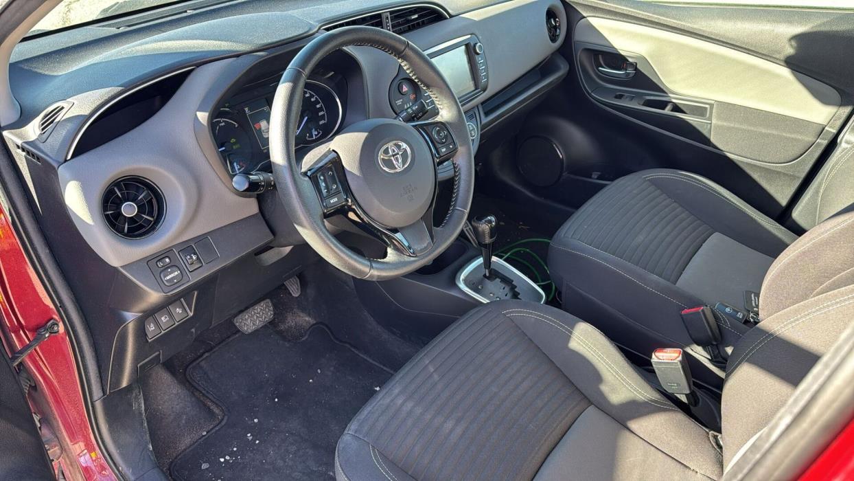 TOYOTA Yaris 2018
