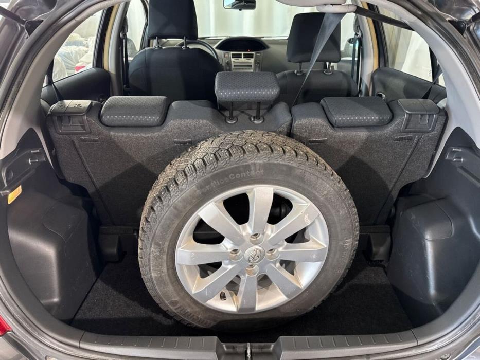 TOYOTA Yaris 2010