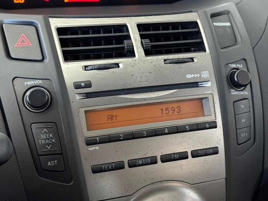 TOYOTA Yaris 2010