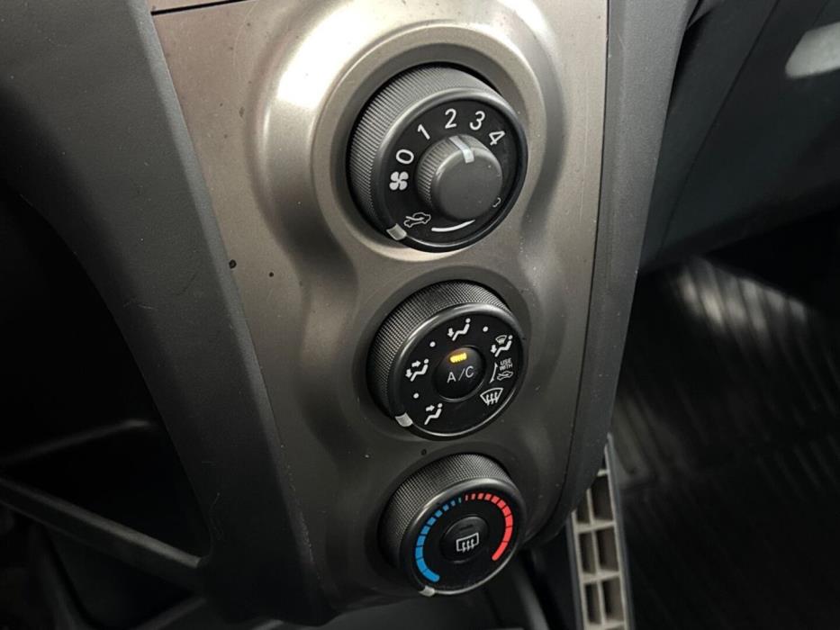 TOYOTA Yaris 2010