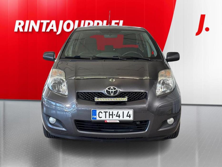 TOYOTA Yaris 2010