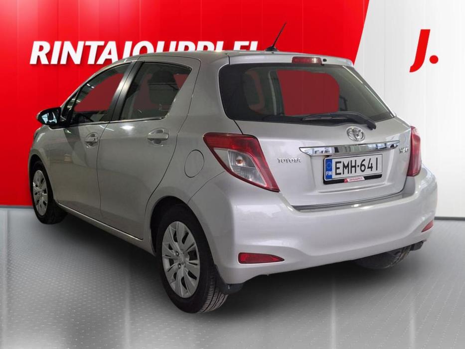 TOYOTA Yaris 2013