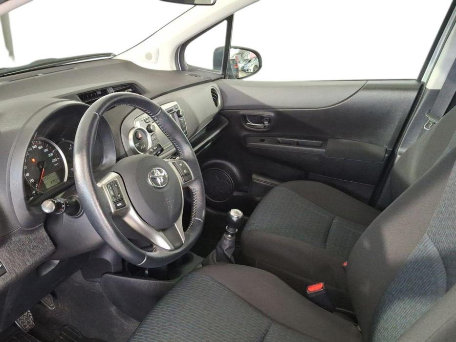 TOYOTA Yaris 2013