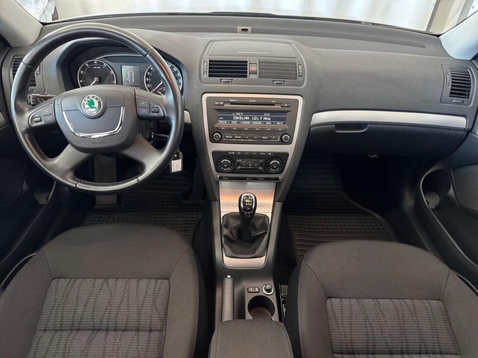 SKODA Octavia 2012