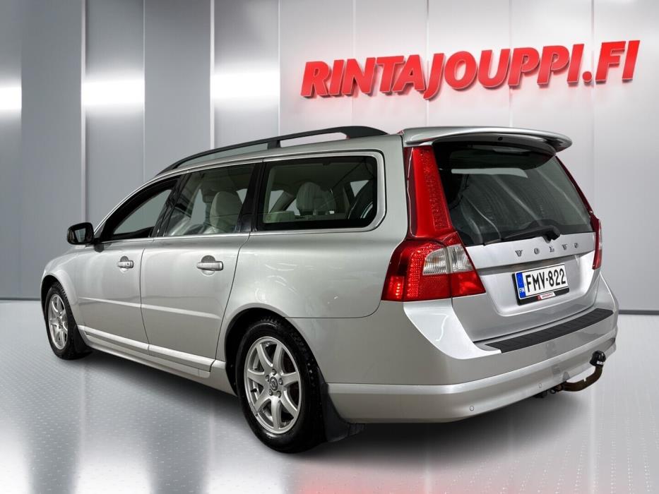 VOLVO V70 2011
