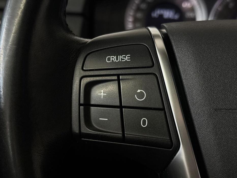 VOLVO XC70 2012