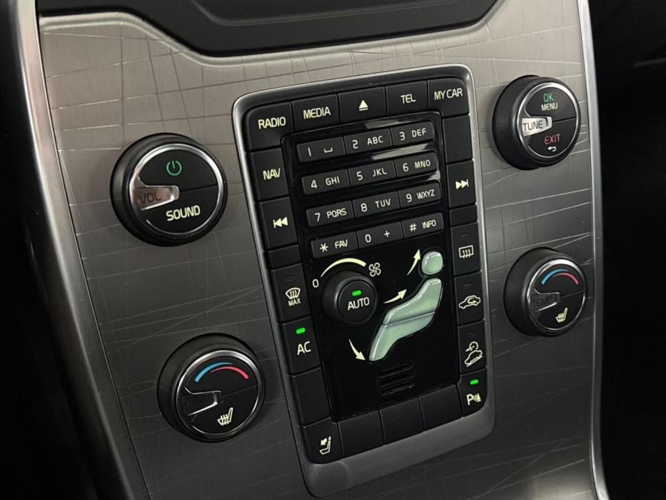VOLVO XC70 2012