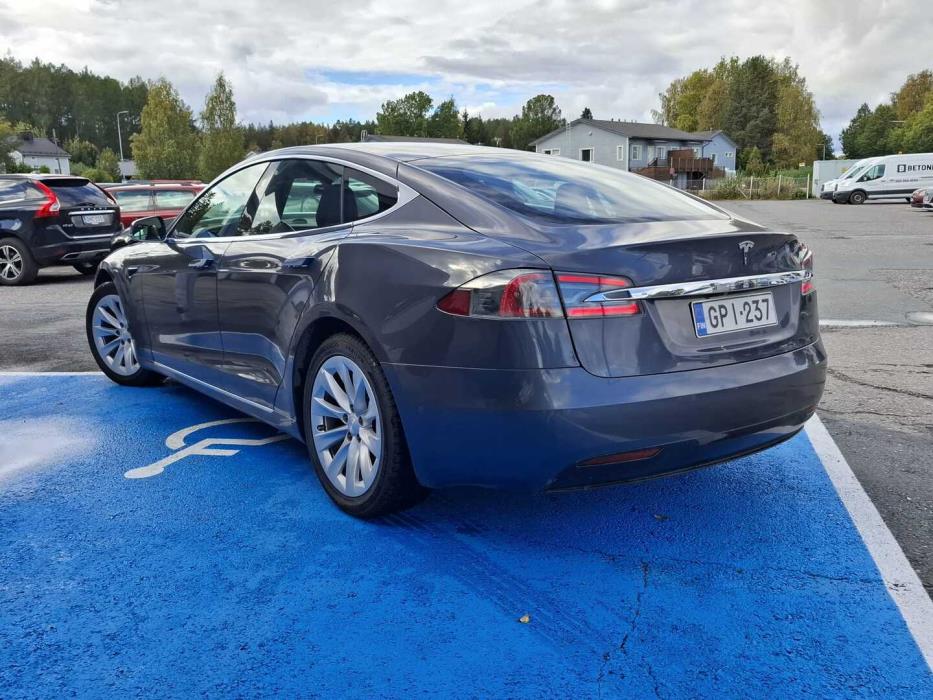 TESLA Model S 2018