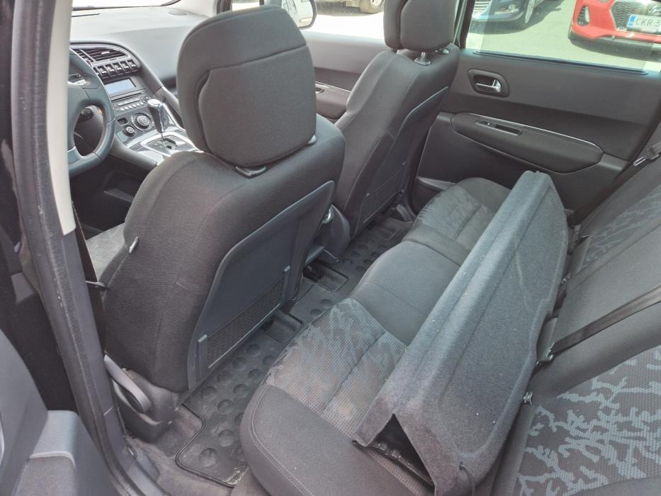 PEUGEOT 3008 2011