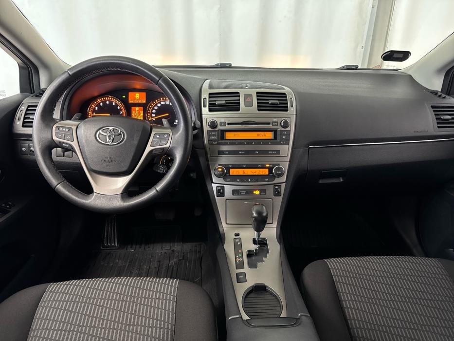 TOYOTA Avensis 2011