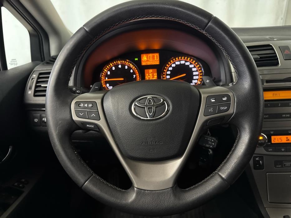 TOYOTA Avensis 2011