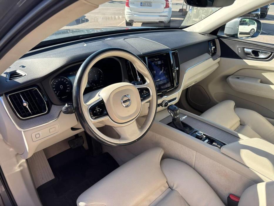 VOLVO XC60 2017