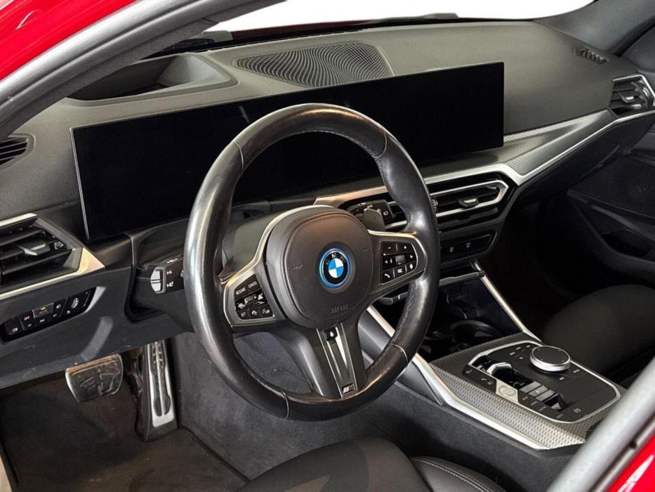 BMW 330 2023