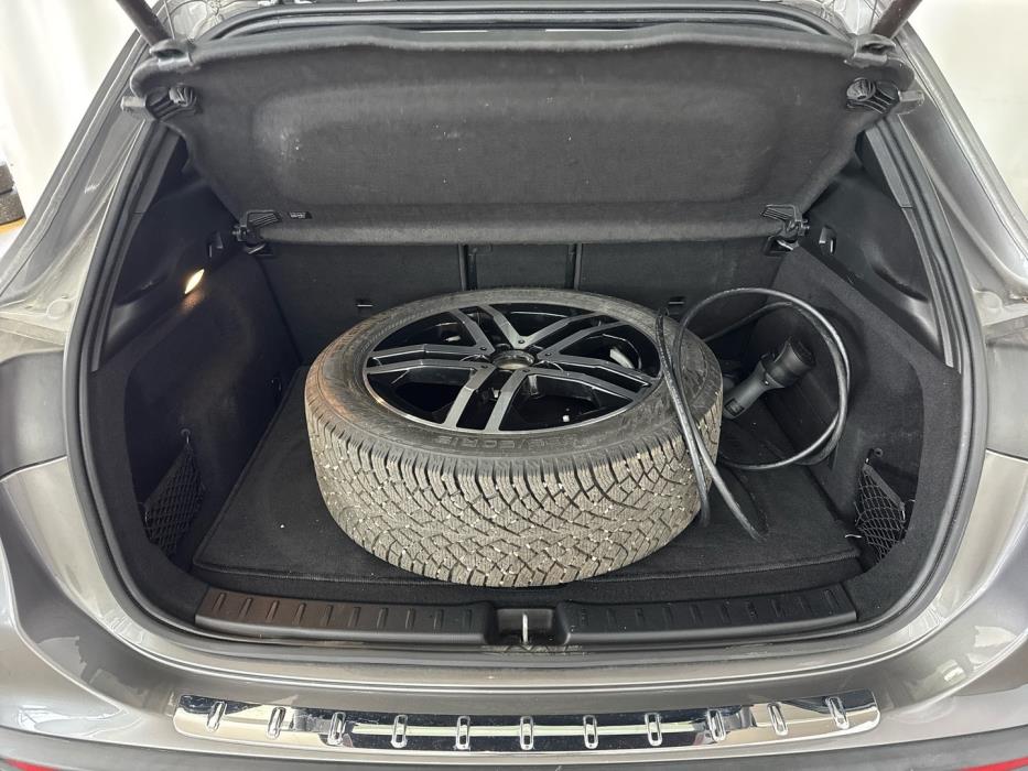 MERCEDES-BENZ EQA 2021