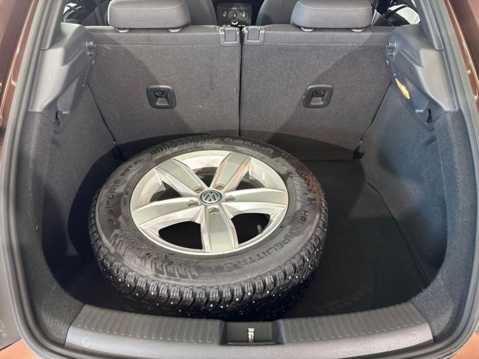 VOLKSWAGEN Beetle 2017