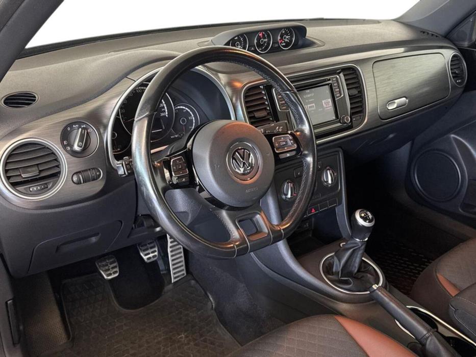 VOLKSWAGEN Beetle 2017