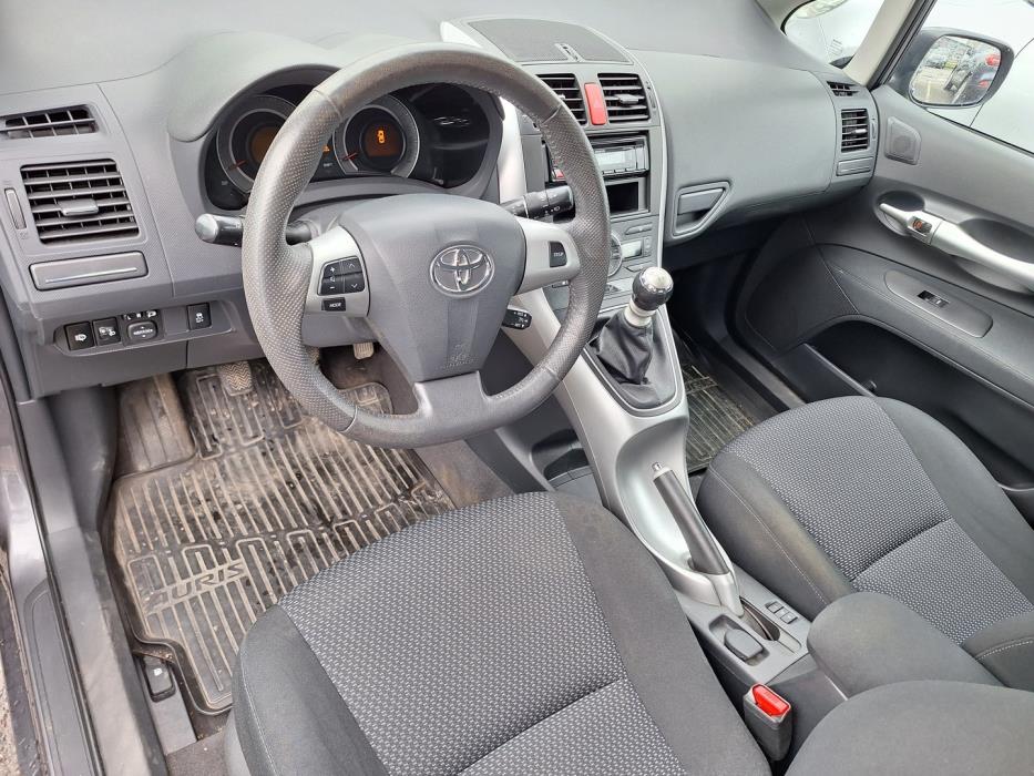 TOYOTA Auris 2010