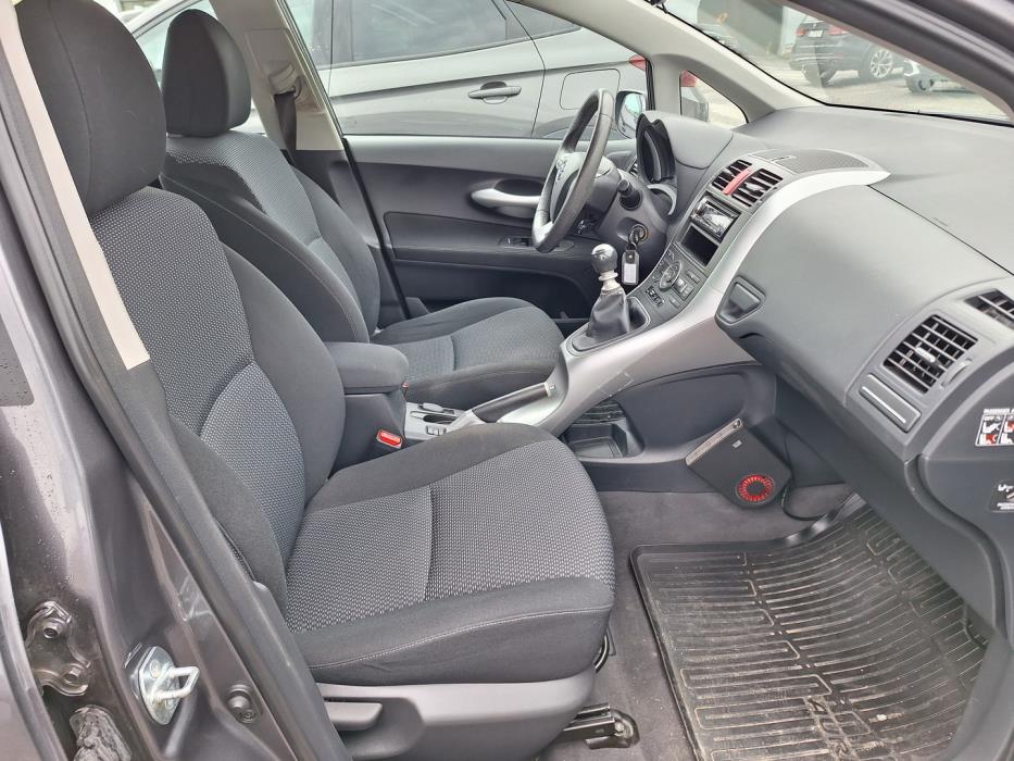 TOYOTA Auris 2010