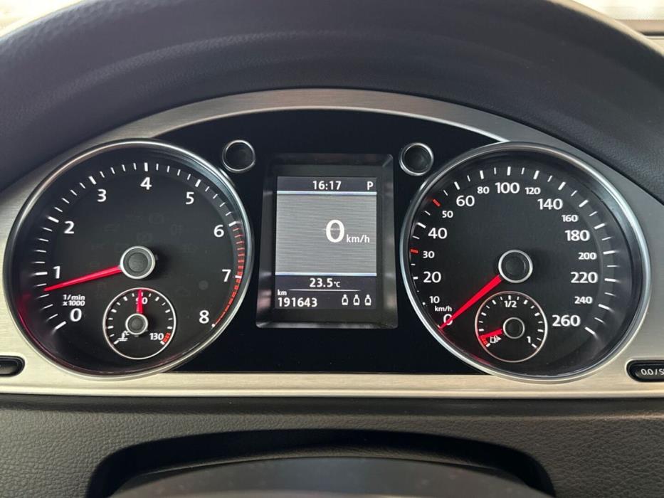 VOLKSWAGEN Passat 2012