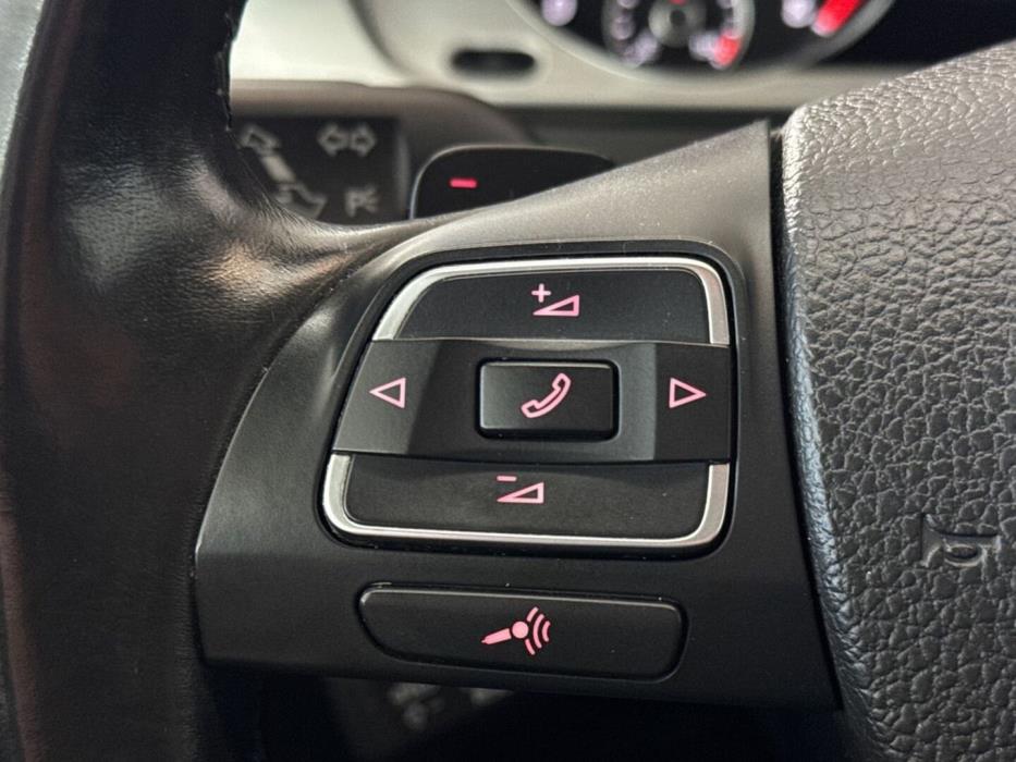 VOLKSWAGEN Passat 2012
