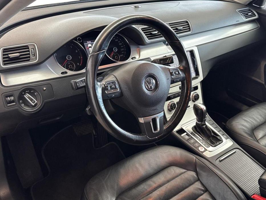 VOLKSWAGEN Passat 2012