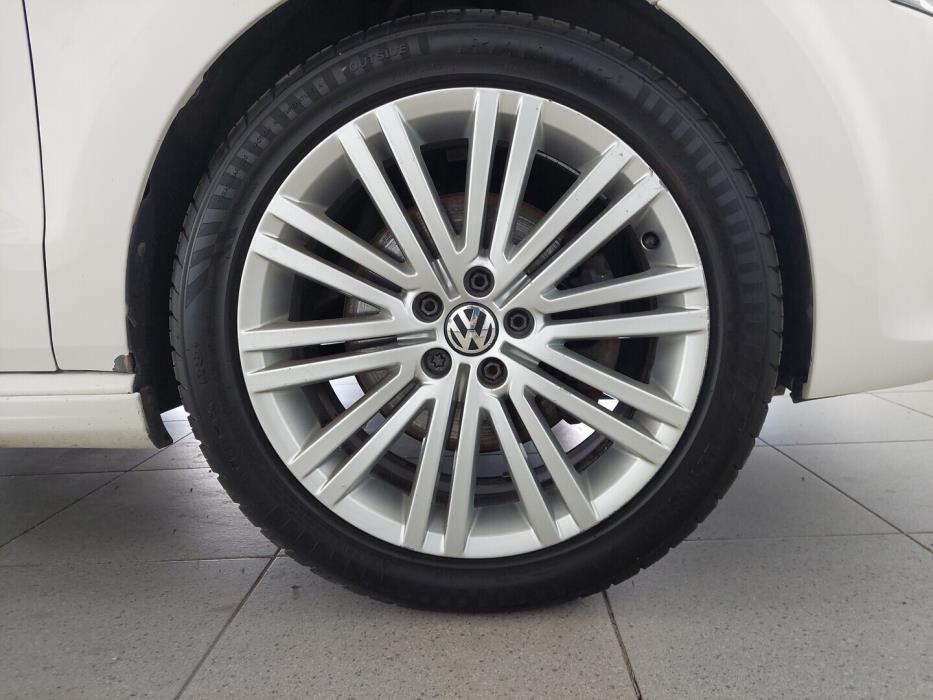 VOLKSWAGEN Polo 2013