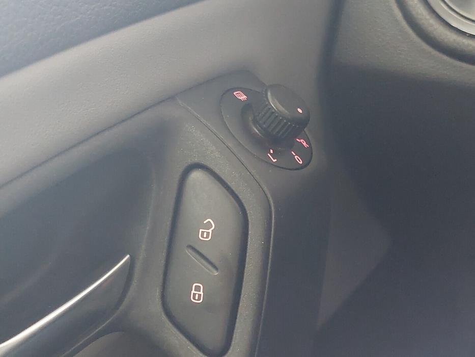 VOLKSWAGEN Polo 2013