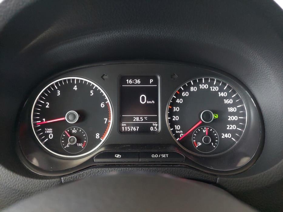 VOLKSWAGEN Polo 2013