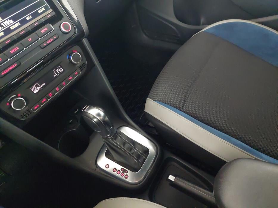 VOLKSWAGEN Polo 2013