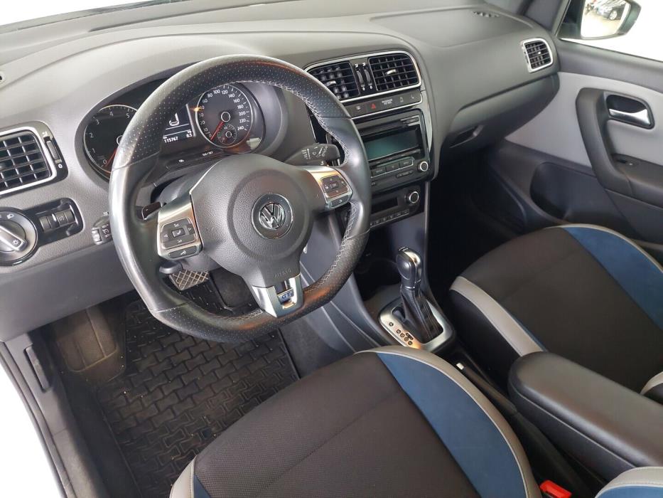 VOLKSWAGEN Polo 2013