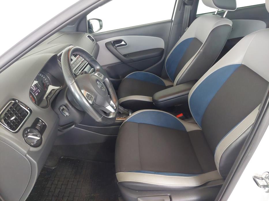 VOLKSWAGEN Polo 2013