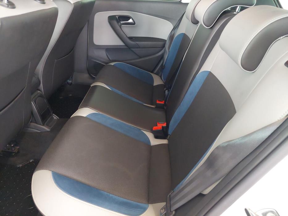 VOLKSWAGEN Polo 2013