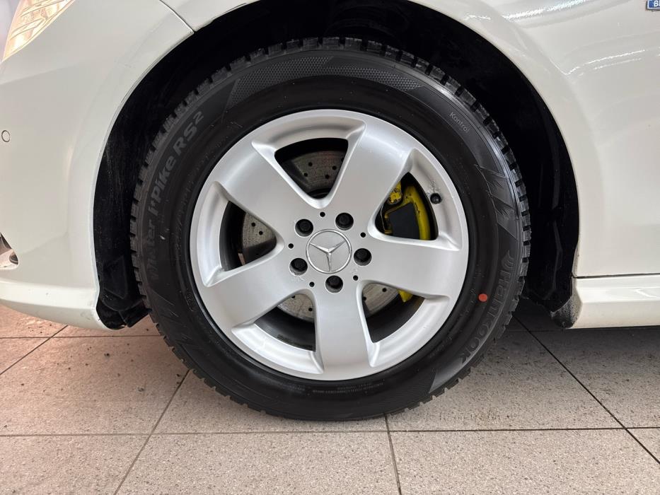 MERCEDES-BENZ E 2010