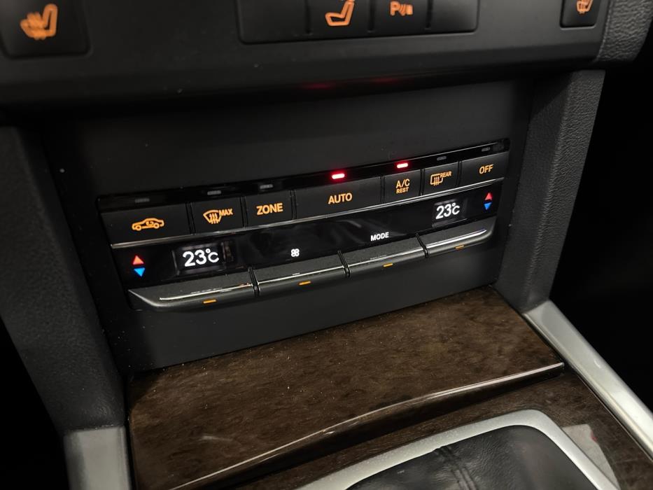 MERCEDES-BENZ E 2010