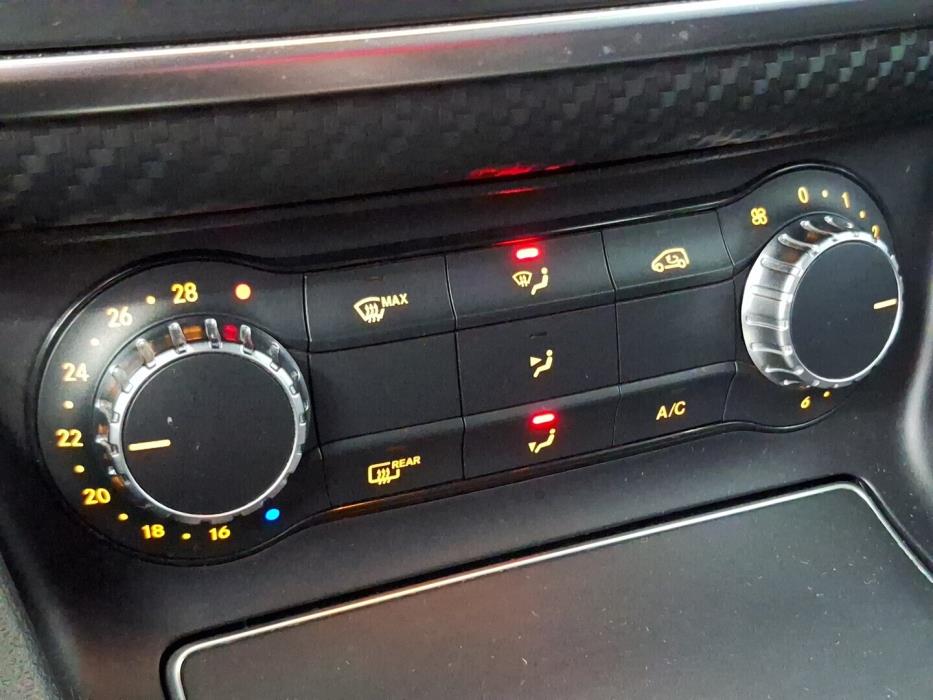 MERCEDES-BENZ A 2015