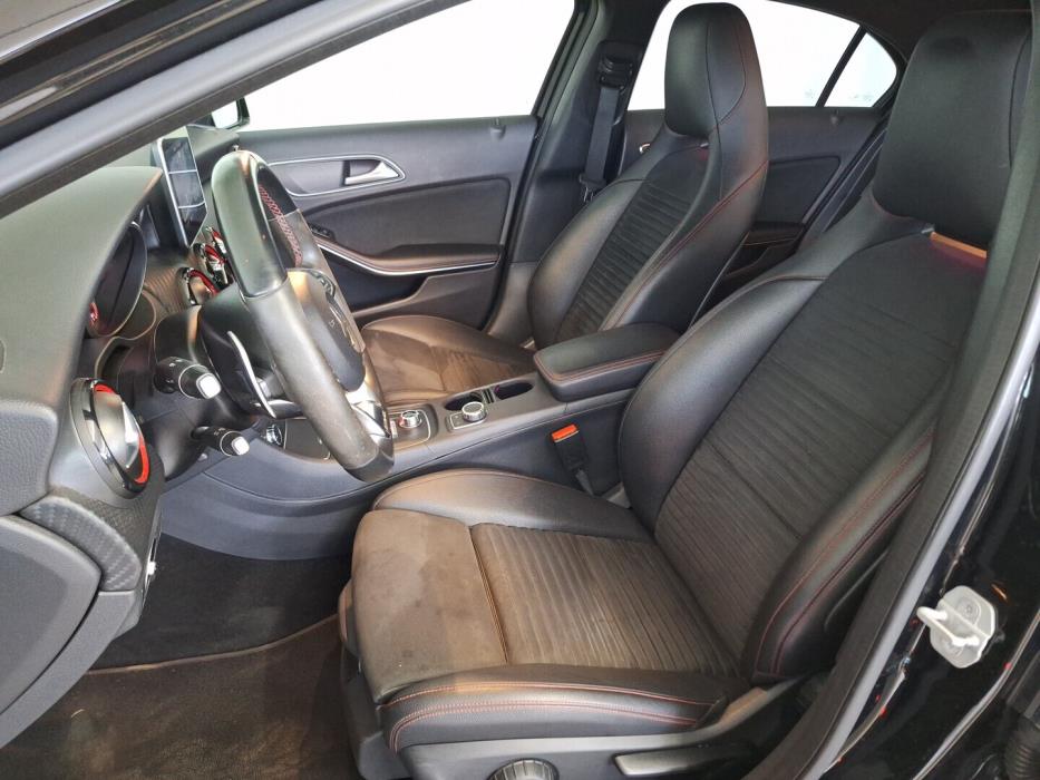 MERCEDES-BENZ A 2015