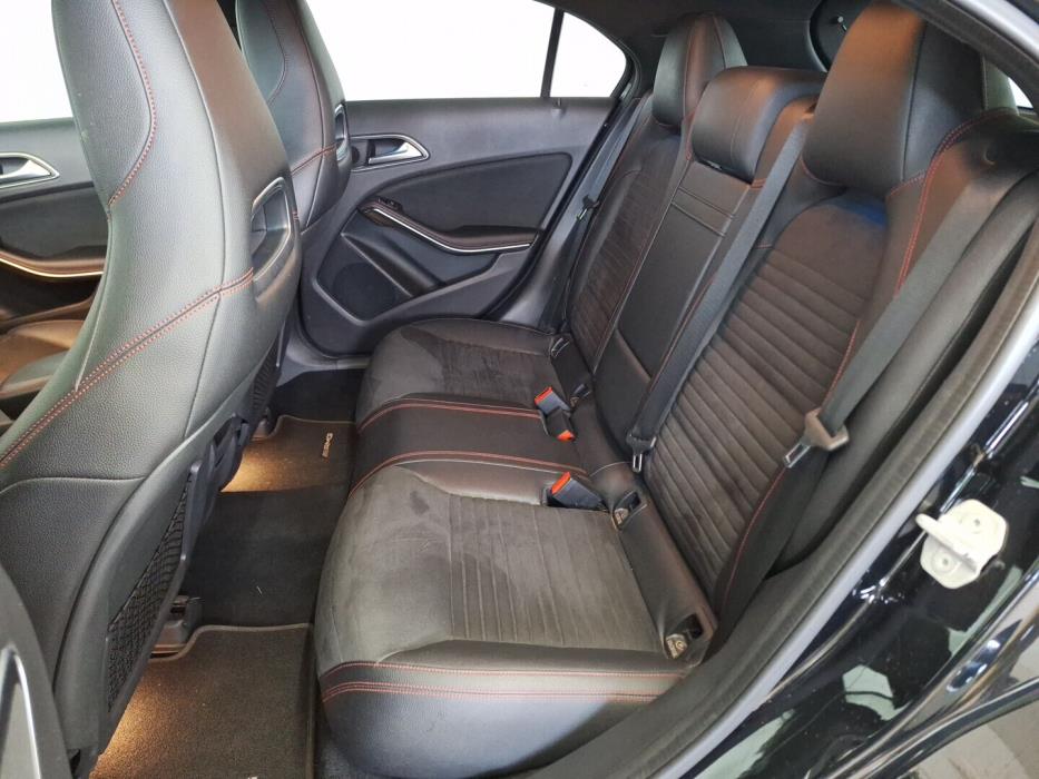 MERCEDES-BENZ A 2015