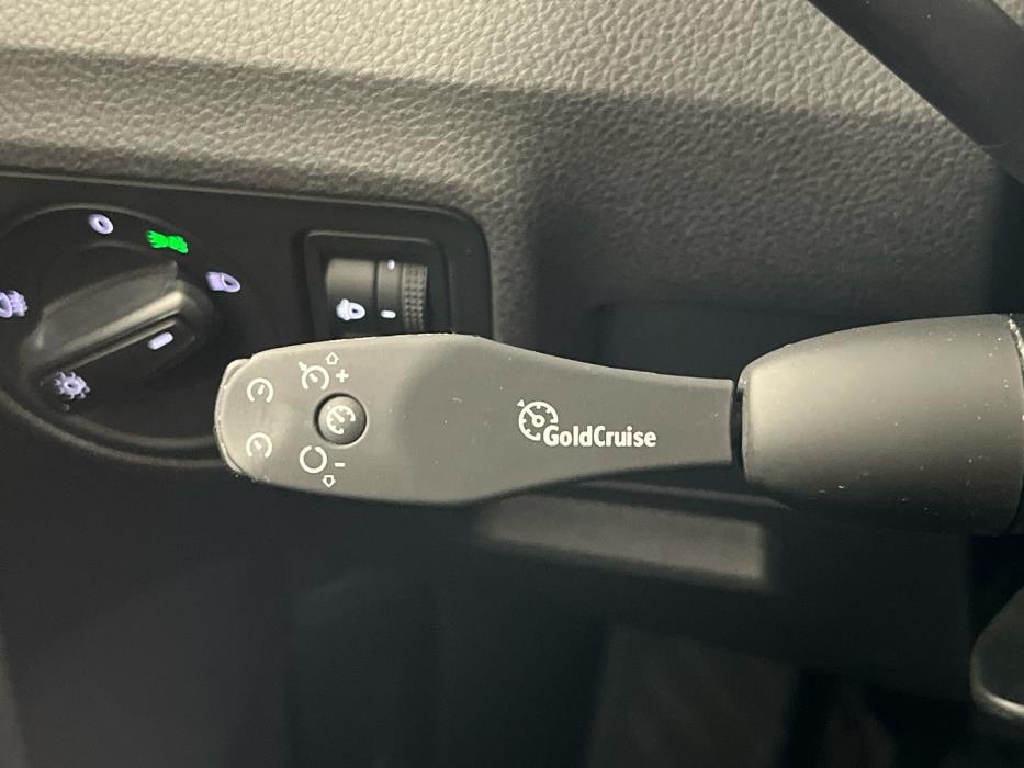 VOLKSWAGEN Golf Sportsvan 2014